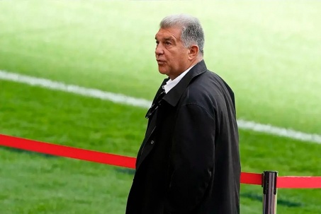 Tin mới nhất bóng đá tối 15/4: Chủ tịch Barcelona chỉ trích trọng tài