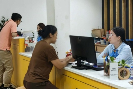 Nhiều chủ thuê bao đi xác thực vì hiểu nhầm 'sẽ bị khóa SIM'