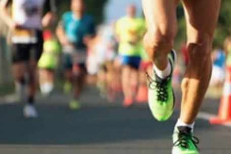 Vận động viên đổ gục, ngừng tim ngay trên đường chạy khi cách vạch đích 10m