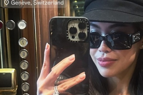 Tiên Nguyễn diện set đồ gần 3 tỷ đồng đi công tác Thụy Sĩ