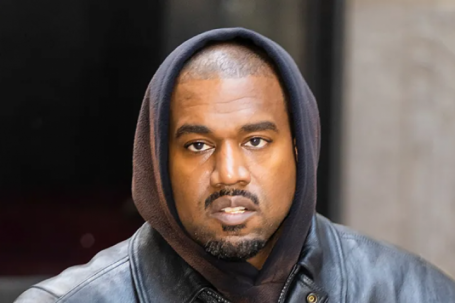 Kanye West bị kiện vì đánh người