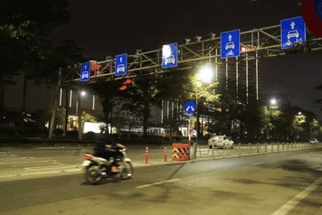 Cận cảnh dàn camera AI ‘chớp nháy’ ghi hình xuyên đêm tại Hà Nội