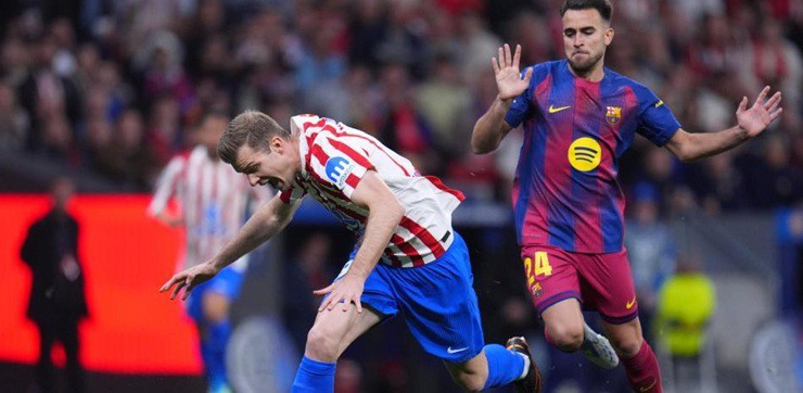 Eric Garcia bị thẻ đỏ sau pha phạm lỗi với&nbsp;Alexander Sorloth