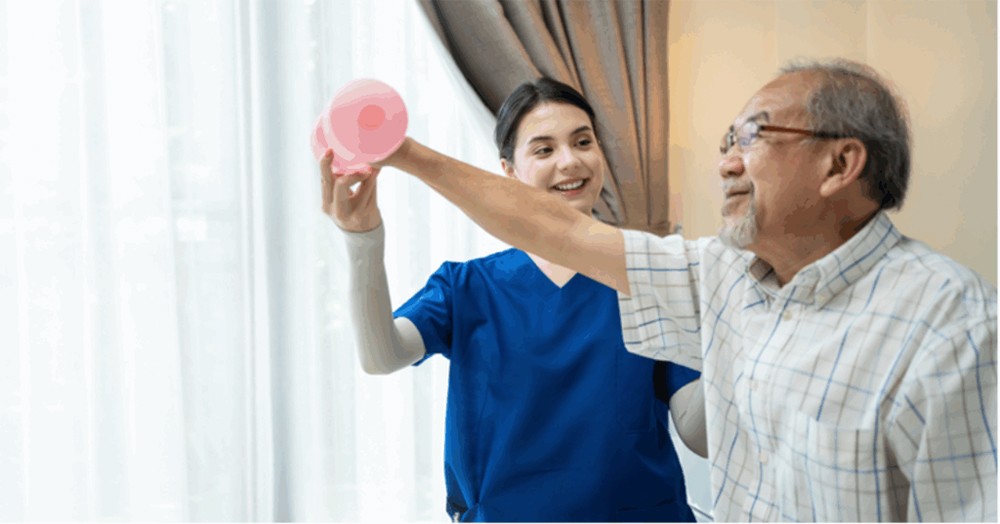 Môi trường quen thuộc như nhà ở đóng vai trò then chốt trong quá trình phục hồi sức khỏe của người lớn tuổi.