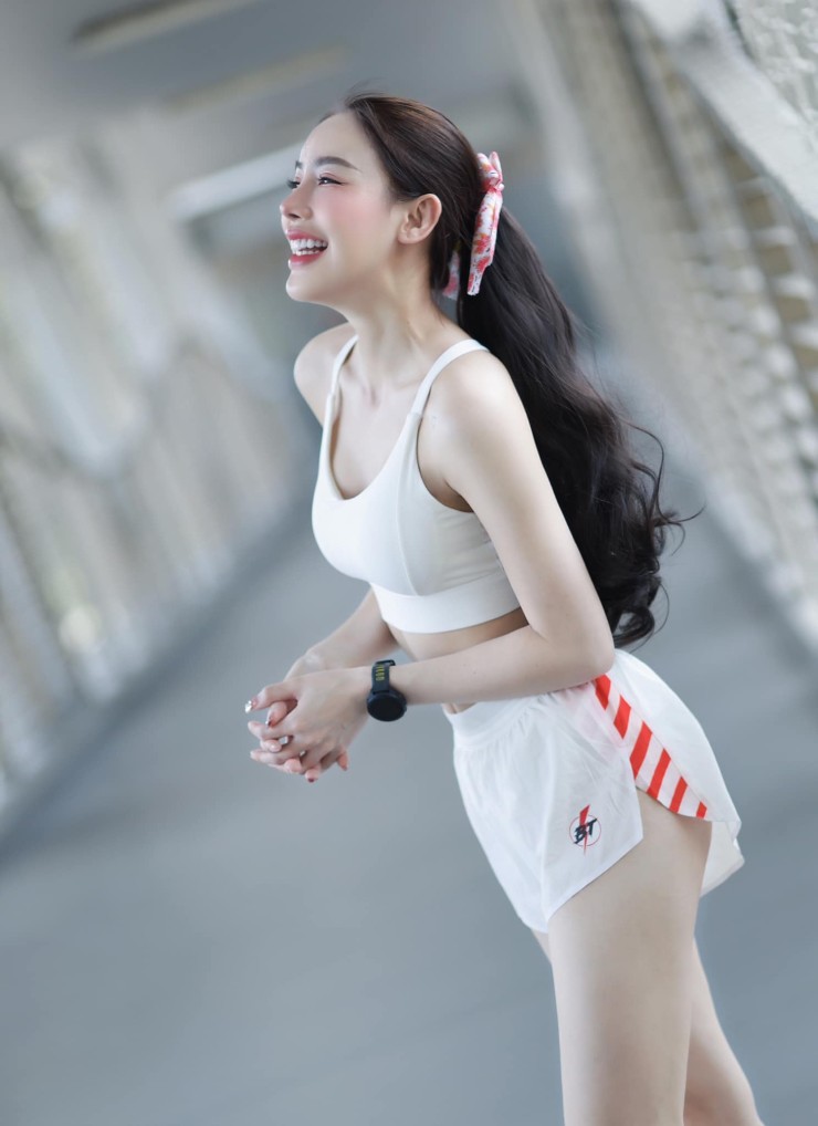 Nữ y tá có làn da trắng muốt, mặc bikini khuấy đảo đường chạy nội y - 9