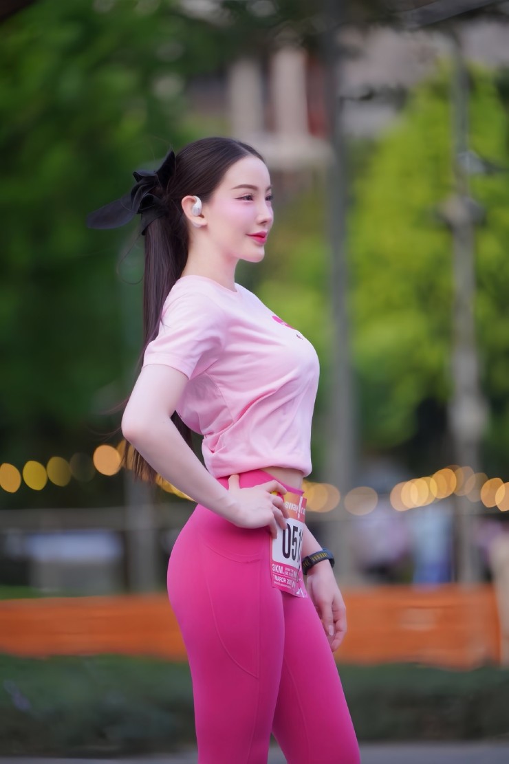 Nữ y tá có làn da trắng muốt, mặc bikini khuấy đảo đường chạy nội y - 6