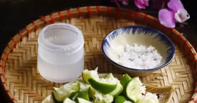 Uống nước chanh mỗi sáng có giúp thải độc, giảm cân?