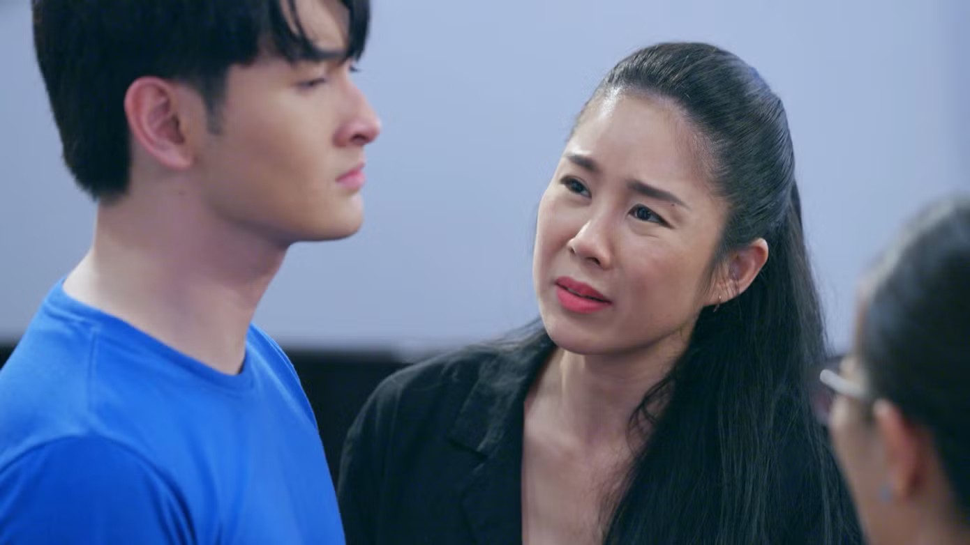 Bóng ma hạnh phúc của đạo diễn Nguyễn Dương phát sóng giữa tháng 3, khai thác đề tài gia đình trong bối cảnh xã hội hiện đại.