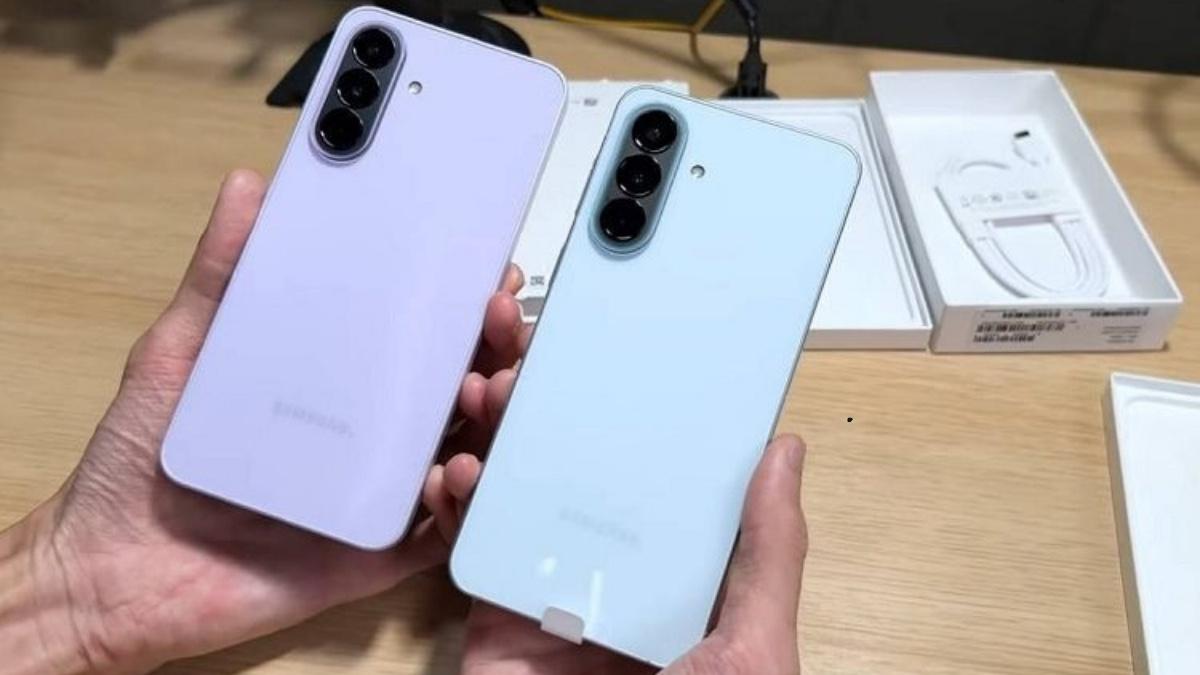 Mặt lưng tối giản, cụm camera đặc trưng dòng Galaxy A
