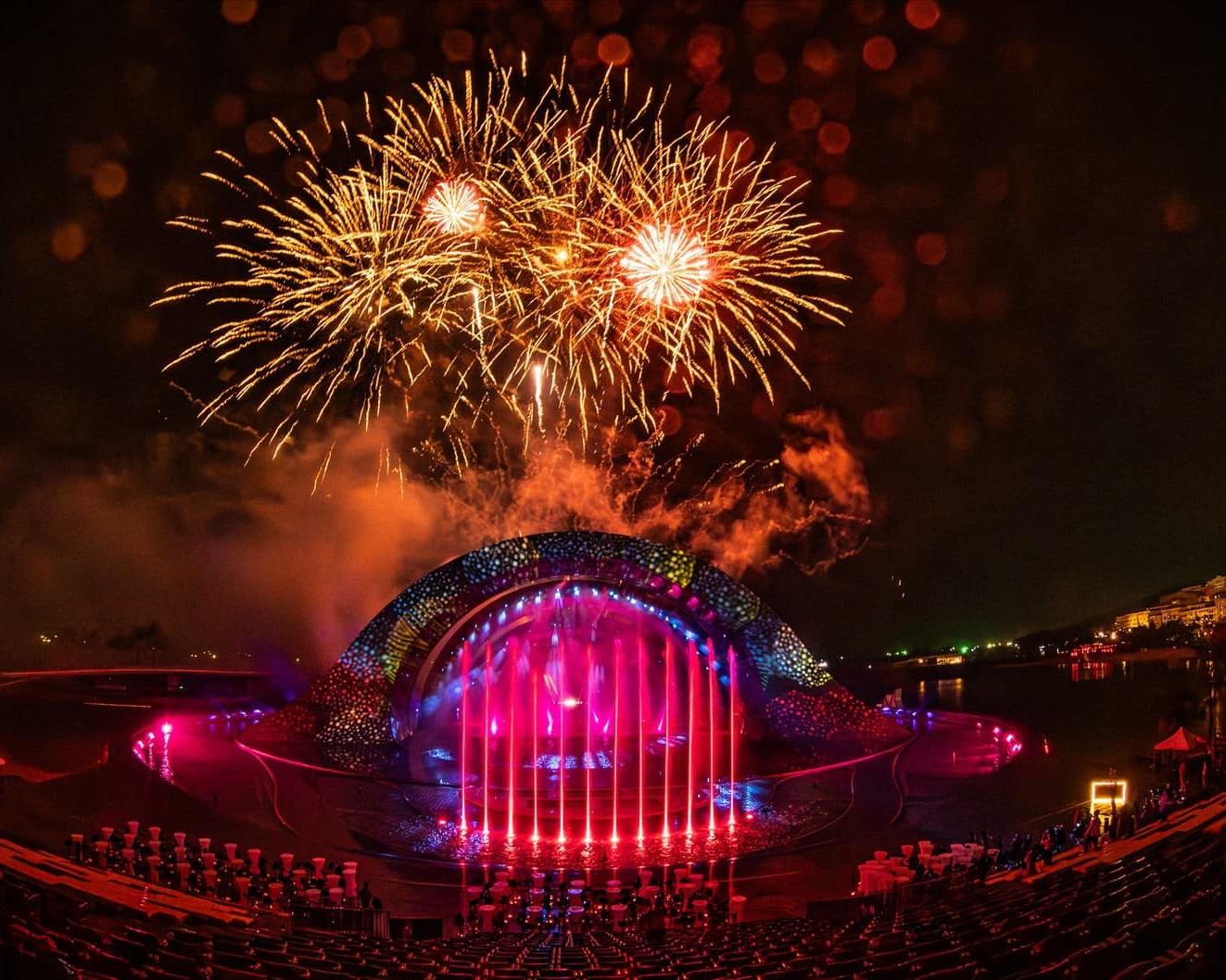 2 màn pháo hoa mỗi đêm đã trở thành “đặc sản” của cư dân trên đảo Ngọc