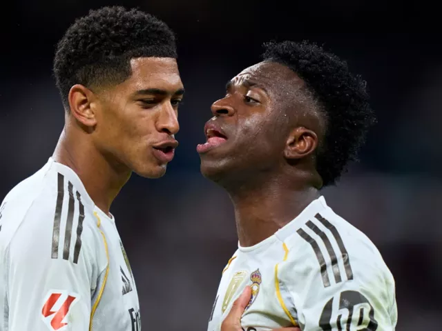 Vinicius sửng cồ với Bellingham trong ngày Real Madrid bại trận ở Champions League