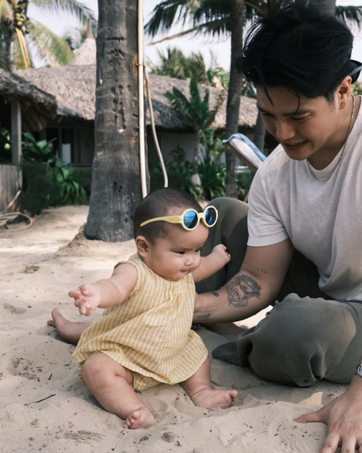 Phong cách 'búp bê' của con gái Ngô Thanh Vân - Huy Trần - 3