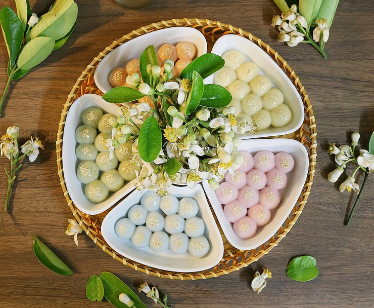 Những viên bánh trôi, bánh chay mướt mặt, tròn đầy, mang hương vị nguyên bản của nếp cái hoa vàng. Ảnh Vũ Thu Hương