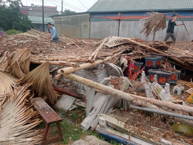 Mưa đá đập thủng kính xe, kéo sập nhà ở Bắc Hà - 10