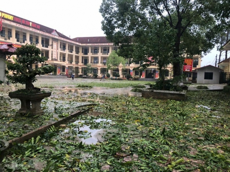 Mưa đá đập thủng kính xe, kéo sập nhà ở Bắc Hà - 11