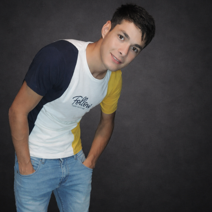 Nam ca sĩ Jonathan Romero.