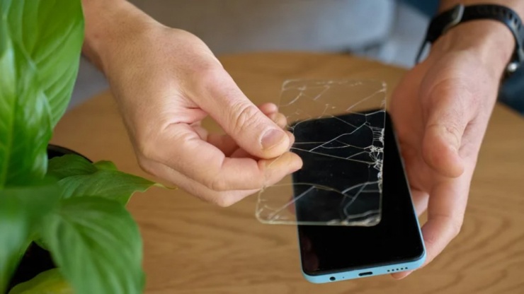 Kính cường lực vẫn là phụ kiện cần thiết cho nhiều người dùng smartphone