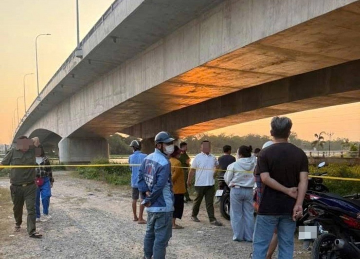 Khu vực cầu Tân An nơi cô gái 23 tuổi nhảy xuống sông Vàm Cỏ Tây. Ảnh: MĐ