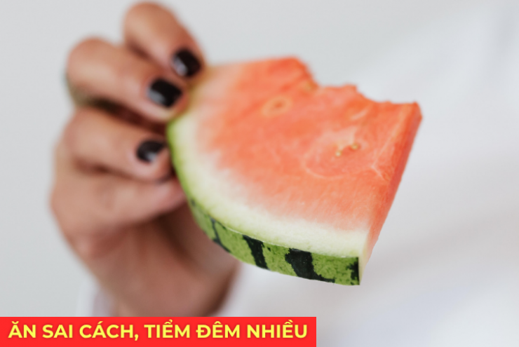 Thói quen ăn dưa hấu tưởng vô hại nhưng lại khiến nhiều người tiểu đêm nhiều hơn