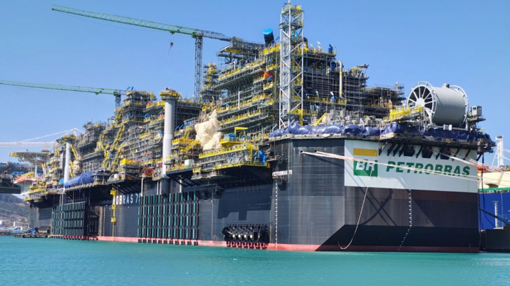 Tàu khai thác, xử lý và lưu trữ dầu nổi (FPSO) của Petrobras hoạt động tại các mỏ dầu nước sâu ngoài khơi Brazil như Búzios, có thể xử lý khoảng 225.000-270.000 thùng dầu mỗi ngày. Ảnh: Click Oil and Gas