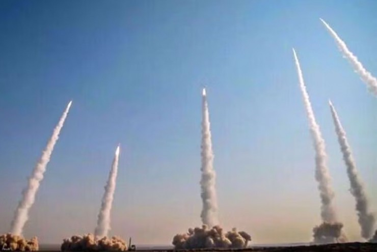 Iran cảnh báo các bệ phóng tên lửa sẵn sàng đánh chìm tàu chiến Mỹ