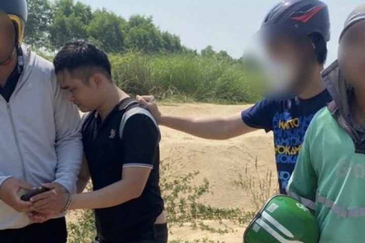 Giả vờ gọi điện, thanh niên cướp iPhone của tài xế Grab rồi bỏ chạy