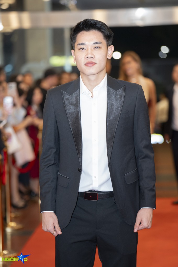 Hòa Minzy hóa công chúa, cùng dàn sao khoe sắc trên thảm đỏ - 7