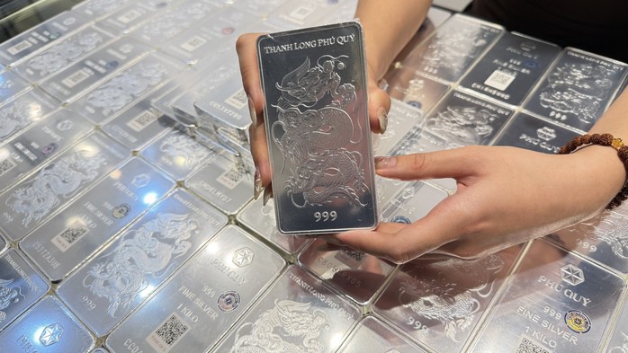 Giá bạc duy trì ở mức cao trong 1 tháng qua