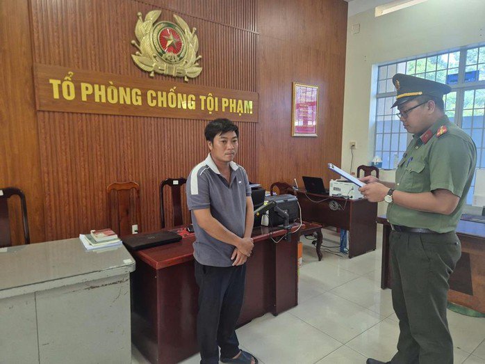 Cơ quan An ninh điều tra thi hành lệnh bắt bị can để tạm giam đối với Nguyễn Minh Tiến