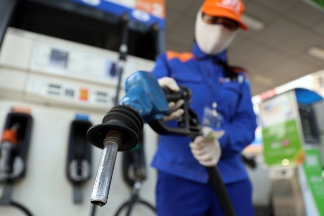 Bộ Công Thương thông báo loạt thuế xăng dầu về 0 đồng từ 0 giờ ngày 16/4.