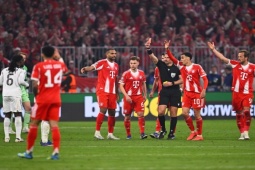 Tranh cãi Camavinga lĩnh thẻ đỏ: Arbeloa mắng trọng tài, báo Tây Ban Nha đòi công lý