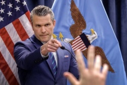 Bộ trưởng Mỹ cảnh cáo Iran, nói Tehran ‘không còn công nghiệp quốc phòng’