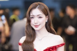 Hòa Minzy hóa công chúa, cùng dàn sao khoe sắc trên thảm đỏ