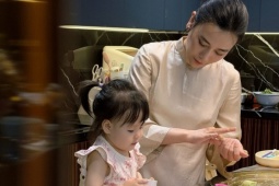 Phương Oanh cùng các con làm bánh trôi, bánh chay mừng Tết Hàn thực