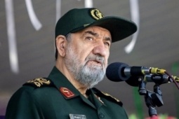 Iran dọa đánh chìm tàu Mỹ ở eo biển Hormuz