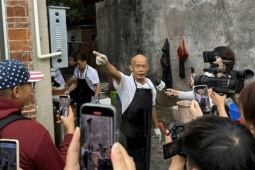 Quán lẩu gà viral ở Phật Sơn tạm đóng cửa: Chủ quán kiệt sức vì khách quá đông