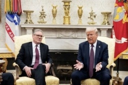 Thủ tướng Anh không nhượng bộ dù ông Trump dọa thay đổi thỏa thuận thương mại