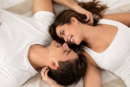 'Giờ vàng' cho chuyện chăn gối theo độ tuổi