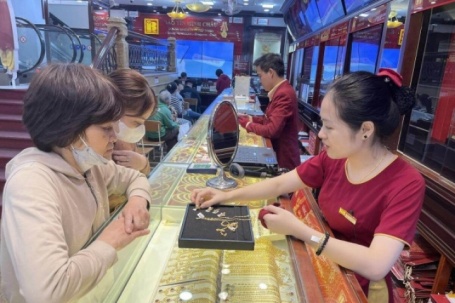 Giá vàng hôm nay 16/4: Quay đầu đi xuống