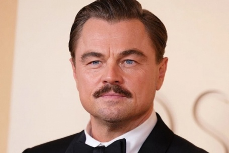 Áp lực làm đẹp và bị soi nhan sắc bủa vây các sao nam Hollywood