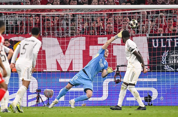 Real Madrid nguy cơ trắng tay