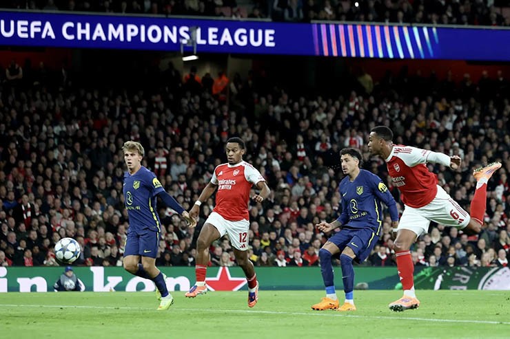 Arsenal (áo đỏ trắng) được Opta đánh giá cao nhất