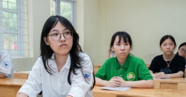 Phụ huynh cân não vì đăng ký lớp 10 "như chơi chứng khoán"