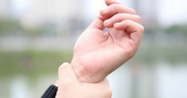 Bàn tay xuất hiện dấu hiệu này, coi chừng cơ thể đang kêu cứu lại ít được chú ý