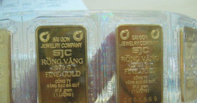 Cuối ngày 16-4, giá vàng miếng giảm nhanh, ngườ...