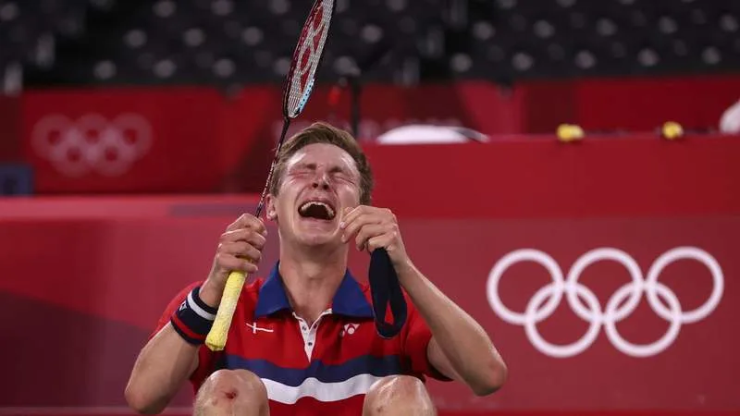Axelsen được ví như "Siêu nhân" bởi anh cao 1m94 nhưng di chuyển nhanh như sóc