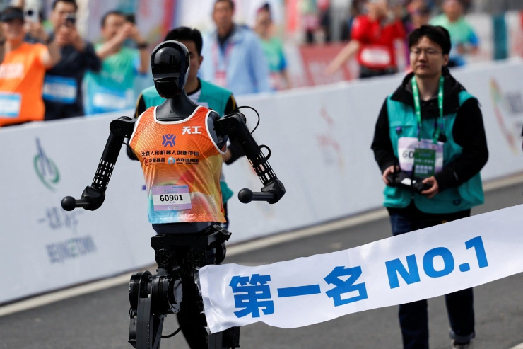 Bắc Kinh sắp có giải chạy bán Marathon với hàng trăm robot nhân hình.