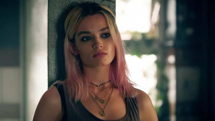 Diễn viên phim Sex Education gợi cảm ở tuổi 30, làn da trắng mịn không tì vết - 2