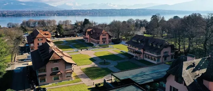 Tiên Nguyễn thăm thú 'quê hương' của những chiếc đồng hồ xa xỉ - 4