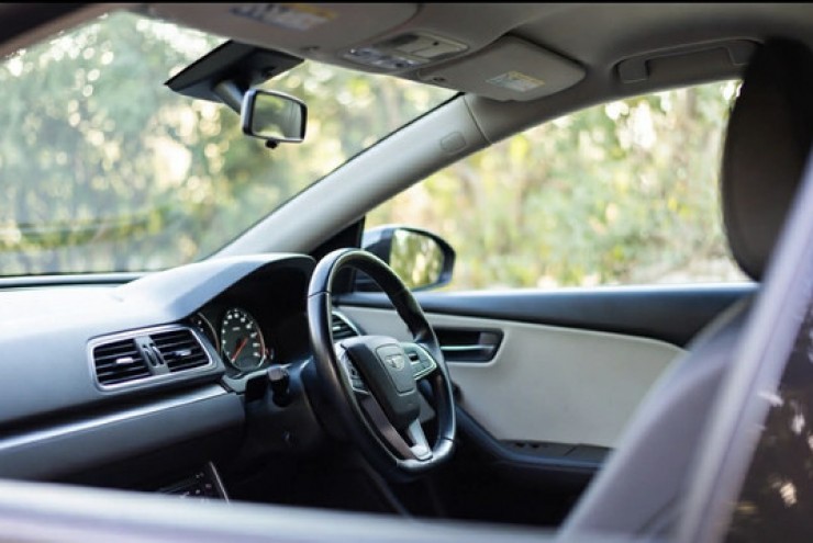 Bé gái hơn 2 tuổi tử vong sau khi bị bỏ quên trong ô tô